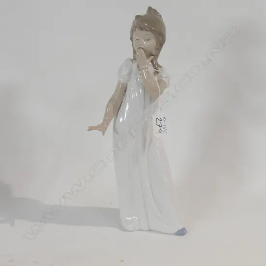NAO FIGURE OF A YOUNG GIRL H 290 MM