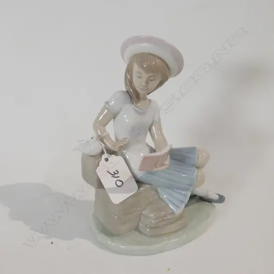 LLADRO FIGURE YOUNG GIRL READING H 170 MM