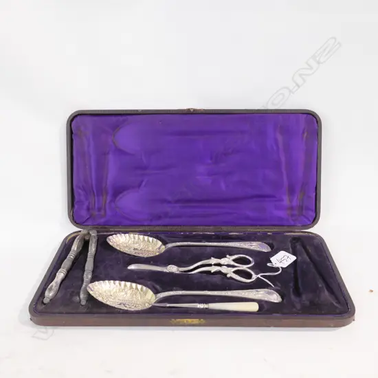 ENGLISH BERRY SPOONS BOXED