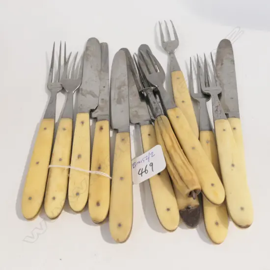BUNDLE OF VINTAGE CUTLERY BONE HANDLES