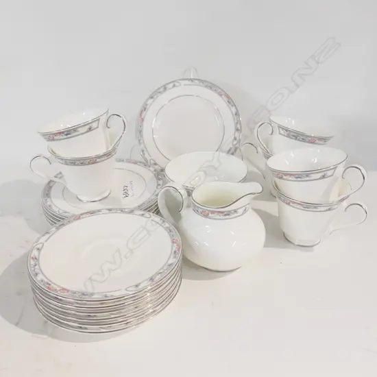 ROYAL DOULTON ARLINGTON 20 PC TEA SET