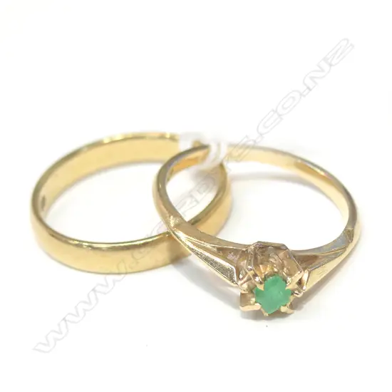 TWO 9CT GOLD RINGS 4.07gm