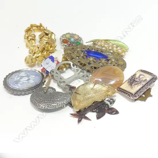 ASSORTED COSTUME JEWELLERY
