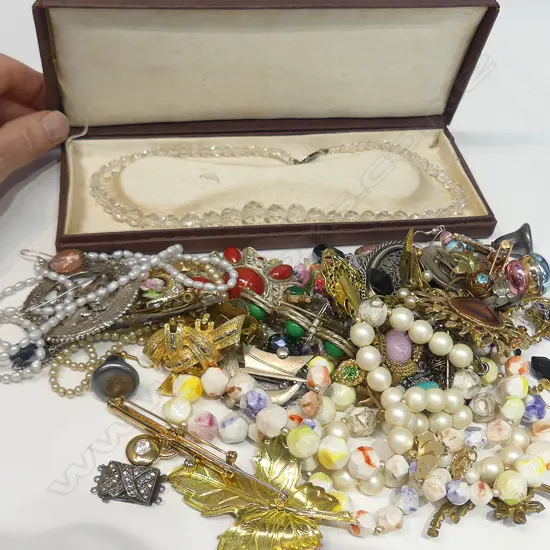 2 BAGS OF ASSORT. DIAMANTE COSTUME JEWELLERY