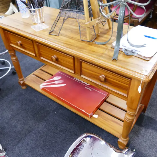 SOLID HEART RIMU 3 DRAWER HALL TABLE L 1260 MM