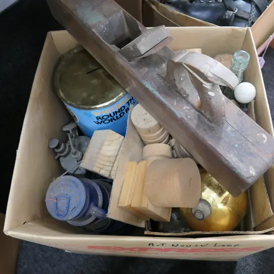 LOT KERO LAMPS/WHITBREAD MONEY BANK/TURNED WOOD ETC