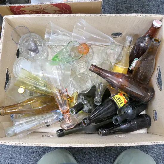 LOT ASST GLASSES/VINTAGE SODA BOTTLES ETC