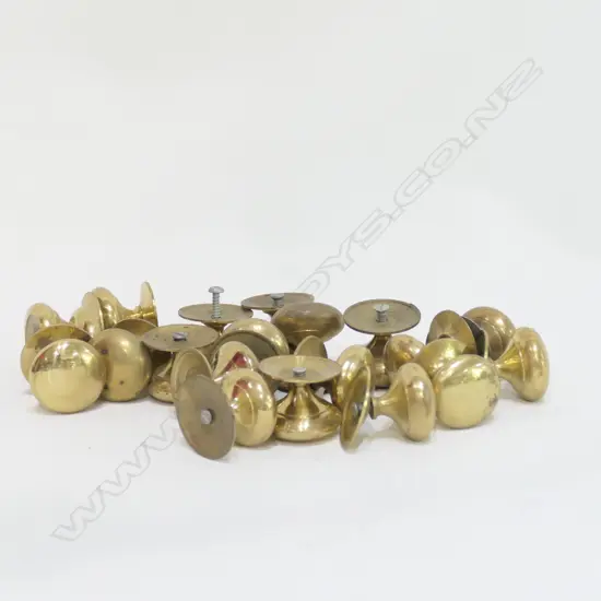LOT ASST BRASS KNOBS