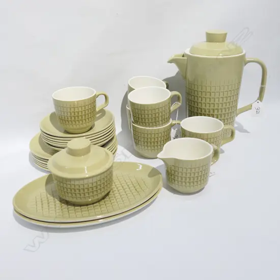 CROWN LYNN NOVELLE PART DINNER SET