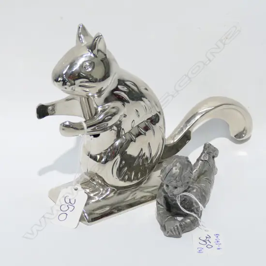 SQUIRREL NUTCRACKER H. 145MM + SCULPTURE OF BOY