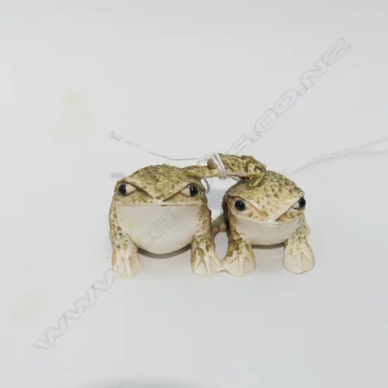 IVORY NETSUKE 2 TOADS FINE DETAIL. SIGNED