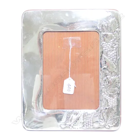 STG SILVER PHOTO FRAME GRAPE AND VINE DECORATION