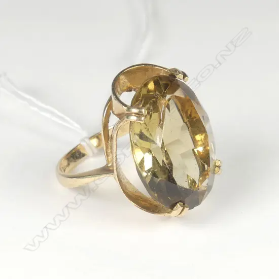 9CT CITRINE RING CHIP TO STONE