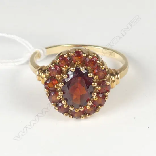10CT GOLD GARNET RING