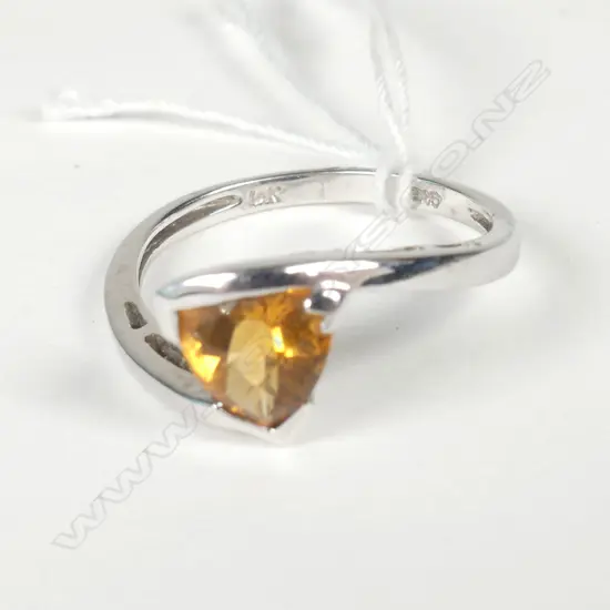 14CT WHITE GOLD & GOLDEN BERYL RING