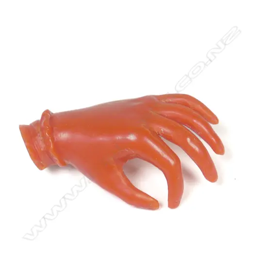VINTAGE SIMULATED CORAL HAND BROOCH