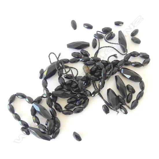 Vintage jet necklace – needs restringing