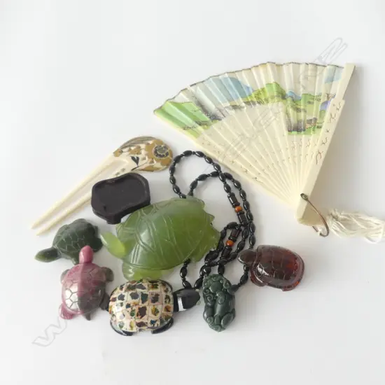 LOT ASST. INCL. CARVED AMBER + JADE TURTLES / HAND PAINTED IVORY FAN ETC