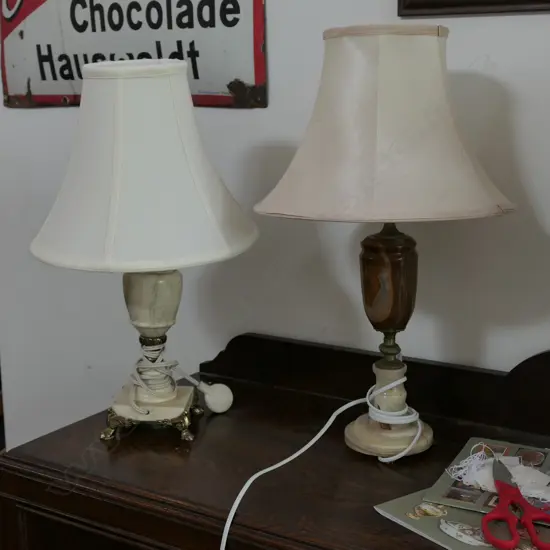 2 ALABASTER SIDE LAMPS WITH SHADES H 420 MM