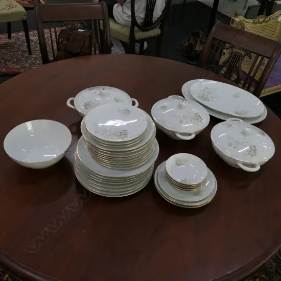 1970'S GERMAN PORCELAIN 8 PLACE DINNER SERVICE