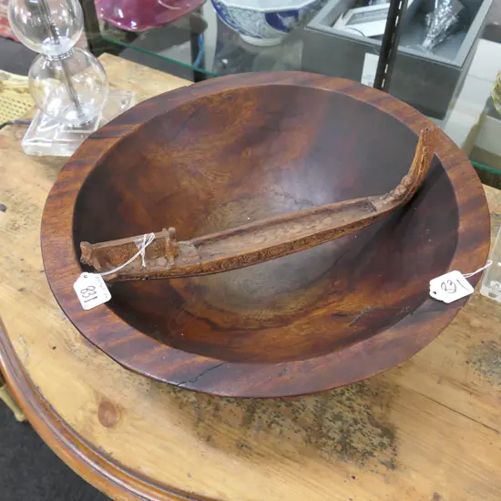 FIJIAN KAVA BOWL (6 LEGS) + RESIN CARVED WAKA