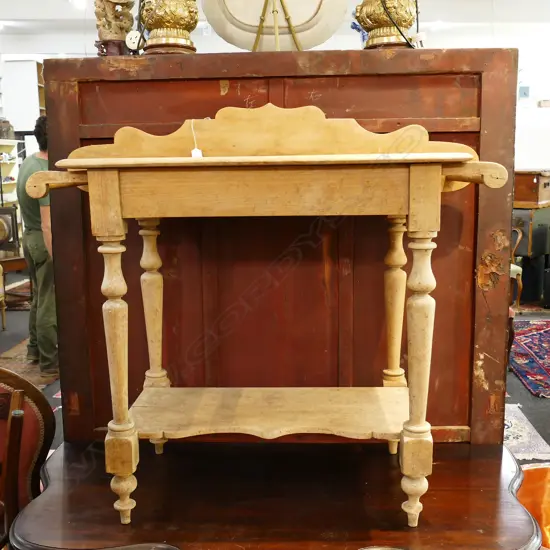 KAURI WASHSTAND