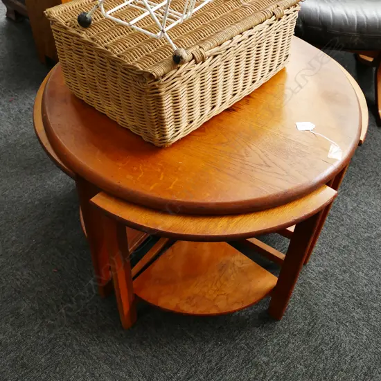 OAK CIRCULAR NEST OF TABLES D 680 MM