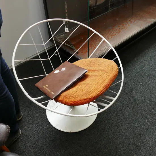 WIRE PEDESTAL OUTDOOR CHAIR