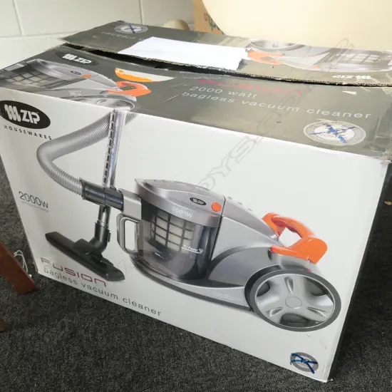 BAGLESS VACUUM CLEANER 2000M. UNTESTED./ AS NEW