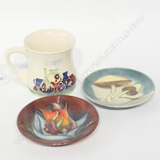 2 MOORCROFT PIN DISHES 120MM DIA AND CUP