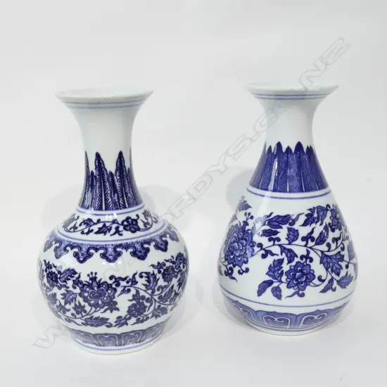 2 ANTIQUE STYLE CHINESE VASES BLUE & WHITE H.205mm