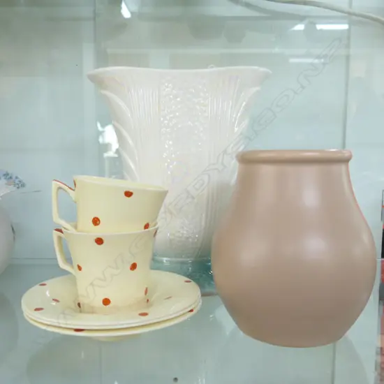 TITIAN VASE + ANOTHER VASE + TWO C/S'S - TITIAN H. 225MM 