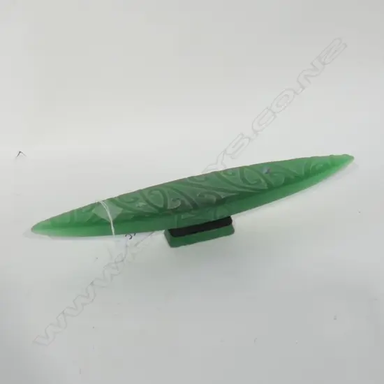 CRE8TIVE GLASS GREEN CAST  WAKA FORM MAORI DESIGNS L.260mm