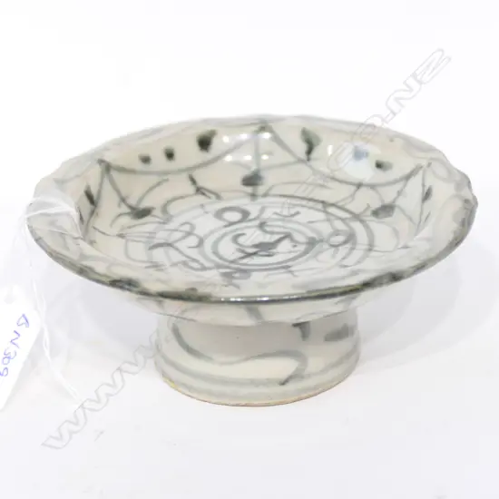 18THC COUNTRY MING SMALL TAZZA