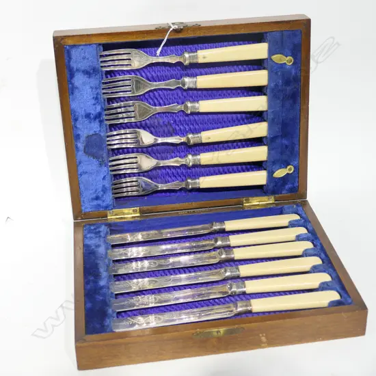 BOXED SET STG SILVER FISH FORKS, KNIVES EP