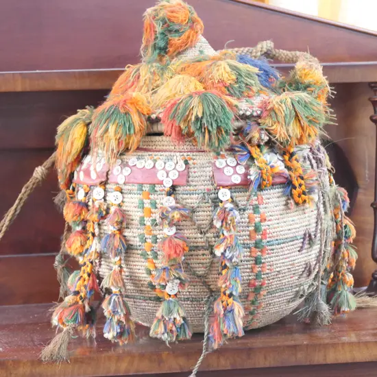 WOVEN / TASSELLED AFRICAN LIDDED BASKET DIA. 290MM