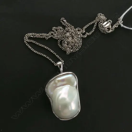BAROQUE PEARL PENDANT AND DIAMOND CUT CHAIN (G13121/g13088)