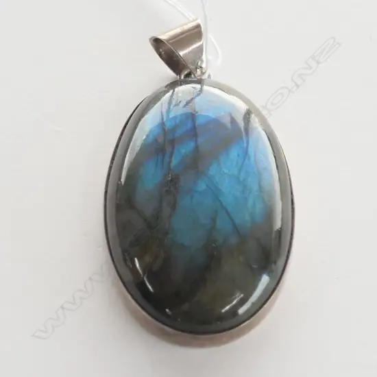 OVAL LABRADORITE PENDANT (G10369)