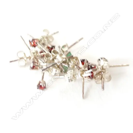 SILVER EMERALD AND GARNET STUDS 7prs