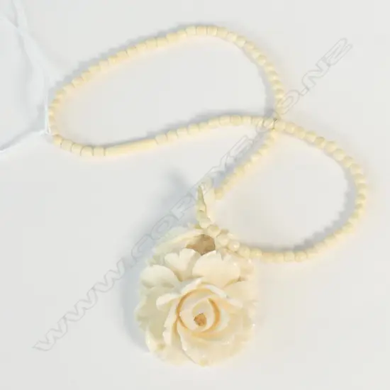 IVORY ROSE FLOWER NECKLACE