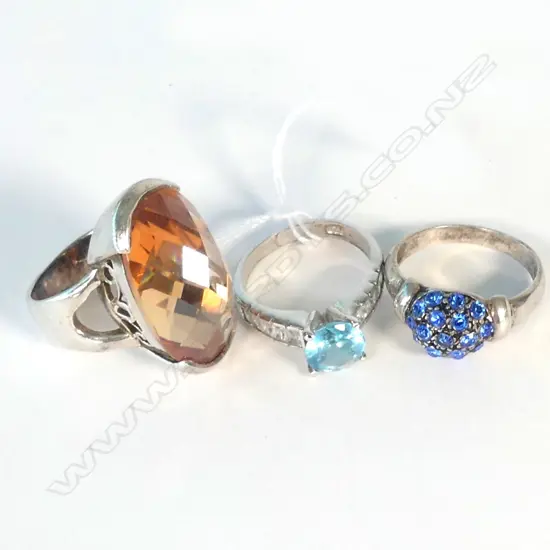 3 STG SILVER RINGS WITH GLASS STONES