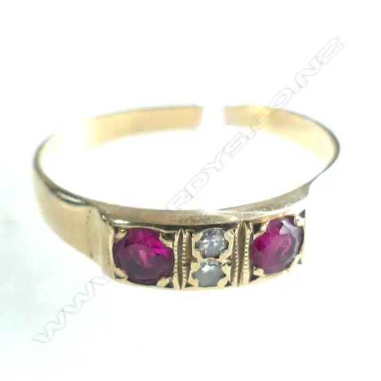 9CT GOLD AND RUBY RING
