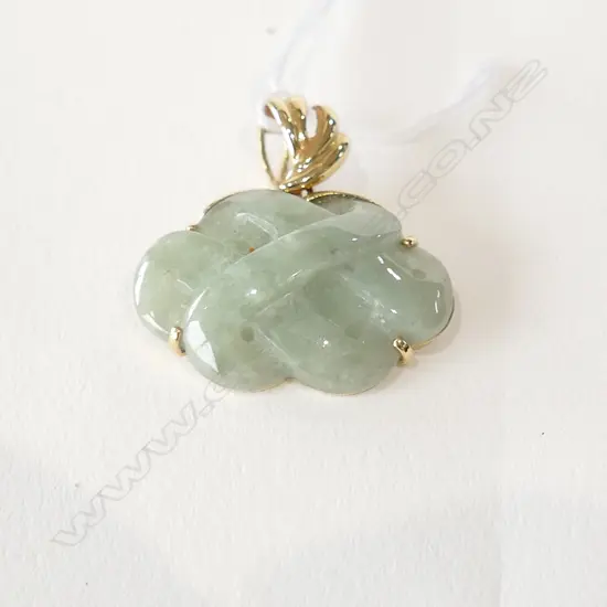 14K JADEITE PENDANT carved as eternal knot W.25mm