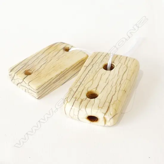 2 OLD IVORY TOGGLES RECTANGULAR