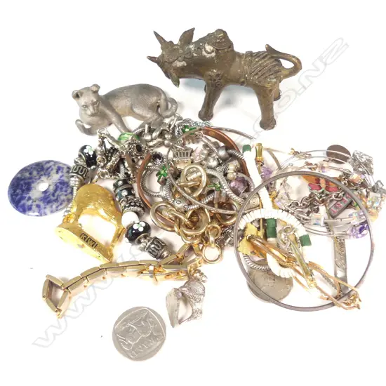 LOT ASST COSTUME JEWELLERY