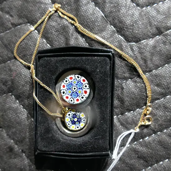 9CT GOLD CHAIN 2.1 GMS, WITH PIQUE A JOUR PENDENT; & KEY RIING