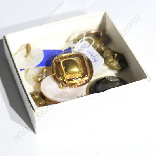 LO ASST ANTIQUE BUTTONS 16