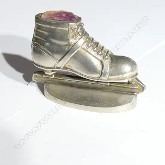 ICE SKATE PIN CUSHION