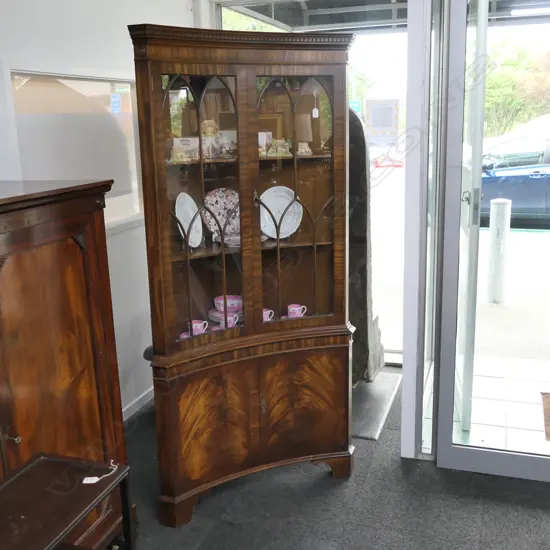 MAHOGANY CONCAVE FRONT STANDING CORNER CABINET