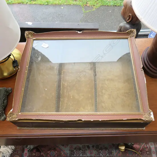 HANGING DISPLAY CASE W. 580MM